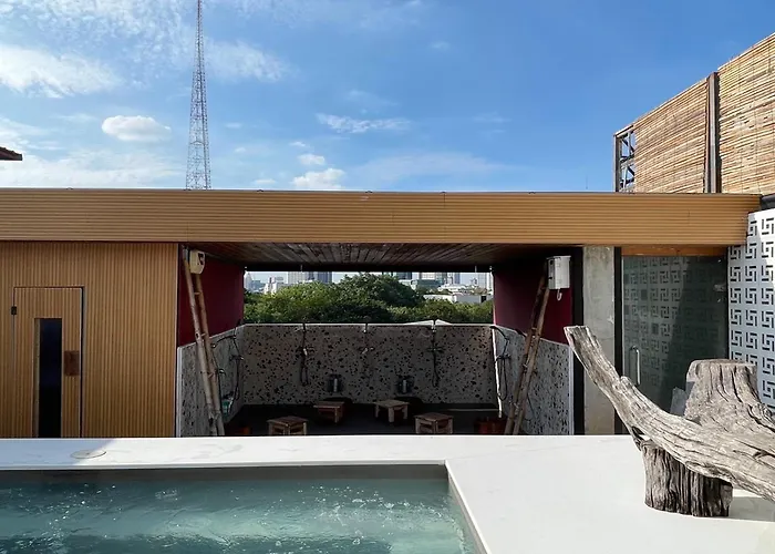 Blu Ari Stylish Gay Poshtel * Bangkok