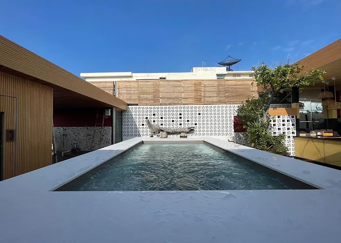 Blu Ari Stylish Gay Poshtel
