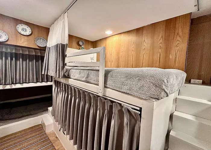 Blu Ari Stylish Gay Poshtel * Bangkok