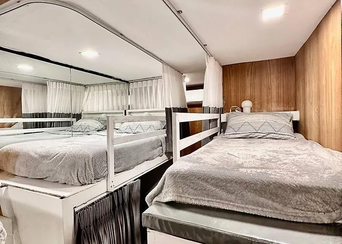 Blu Ari Stylish Gay Poshtel