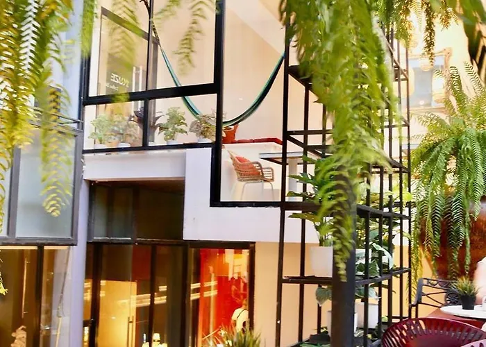 Blu Ari Stylish Gay Poshtel *