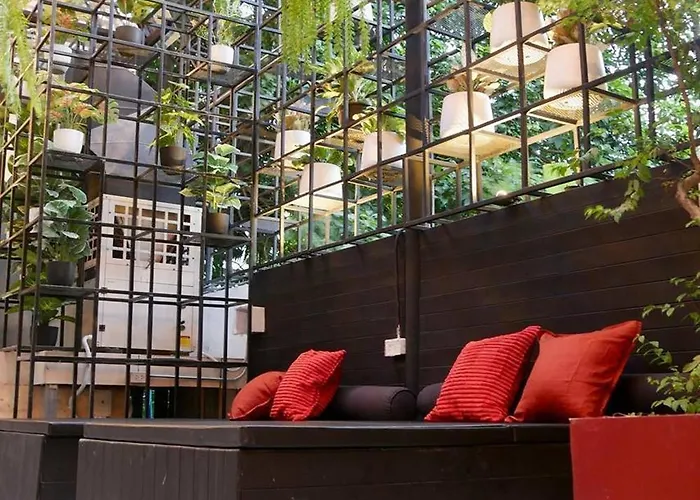 Blu Ari Stylish Gay Poshtel