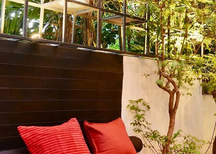 Blu Ari Stylish Gay Poshtel Hostal Bangkok