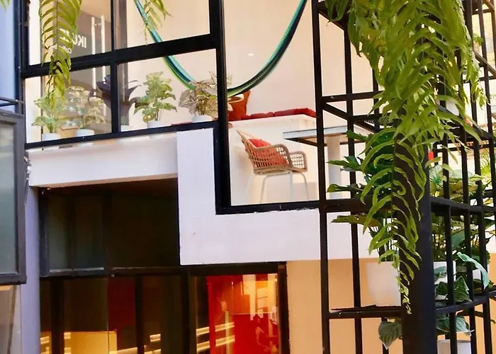 Hostal Blu Ari Stylish Gay Poshtel Bangkok