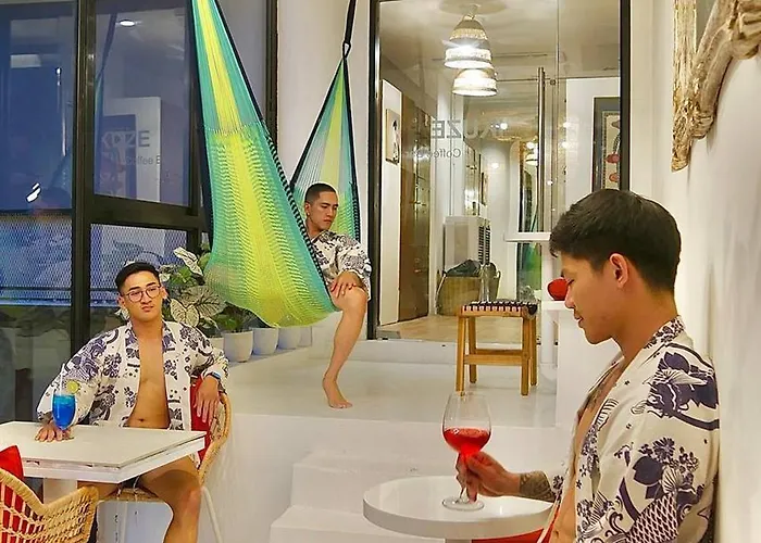 Blu Ari Stylish Gay Poshtel *