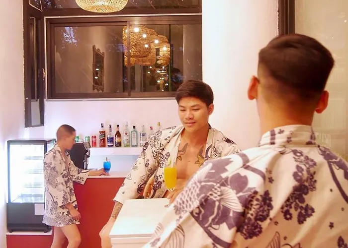 Blu Ari Stylish Gay Poshtel *