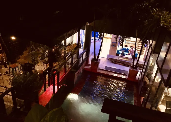 Blu Ari Stylish Gay Poshtel