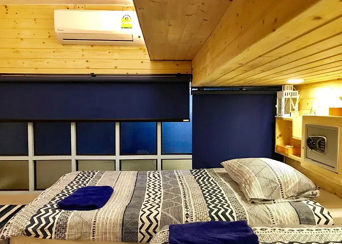 Hostal Blu Ari Stylish Gay Poshtel Bangkok