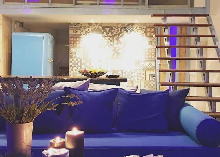 Blu Ari Stylish Gay Poshtel *